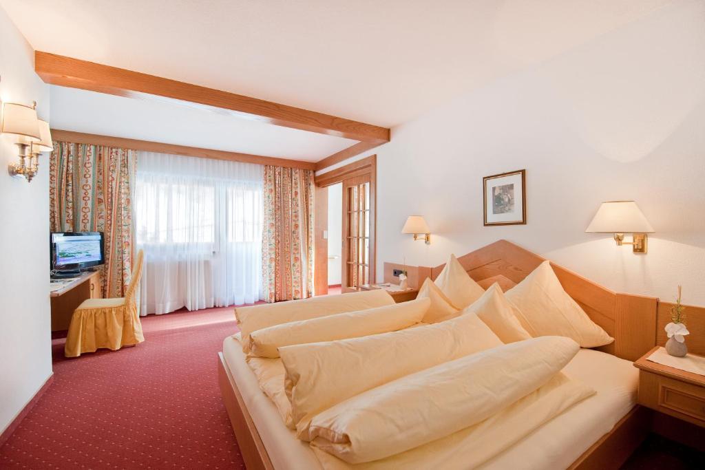 Hotel Jagdhof Bed & Breakfast Обергургл Стая снимка