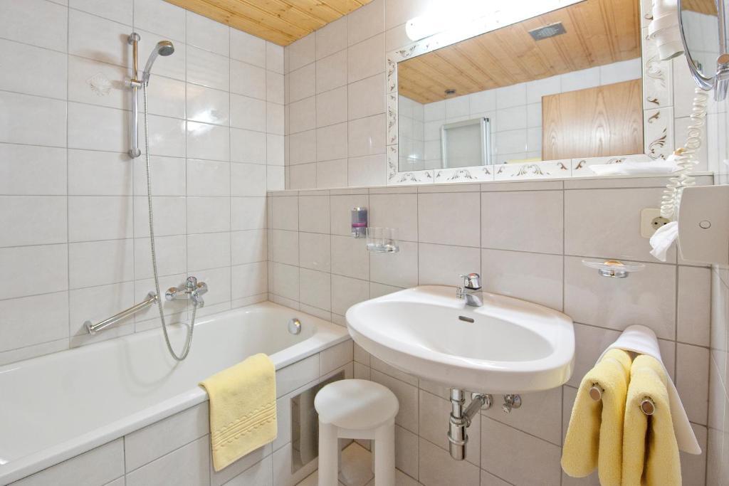Hotel Jagdhof Bed & Breakfast Обергургл Стая снимка