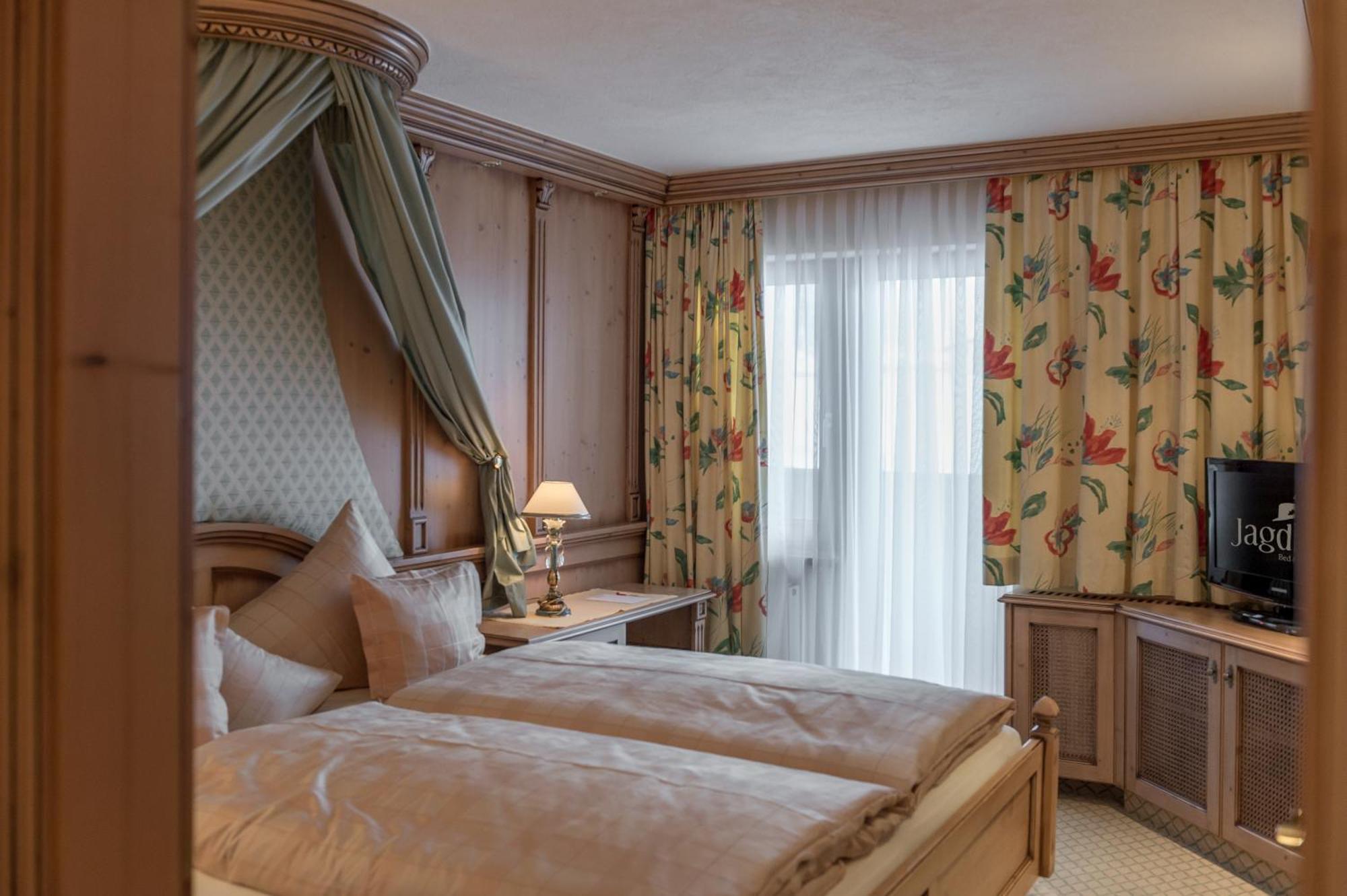 Hotel Jagdhof Bed & Breakfast Обергургл Стая снимка