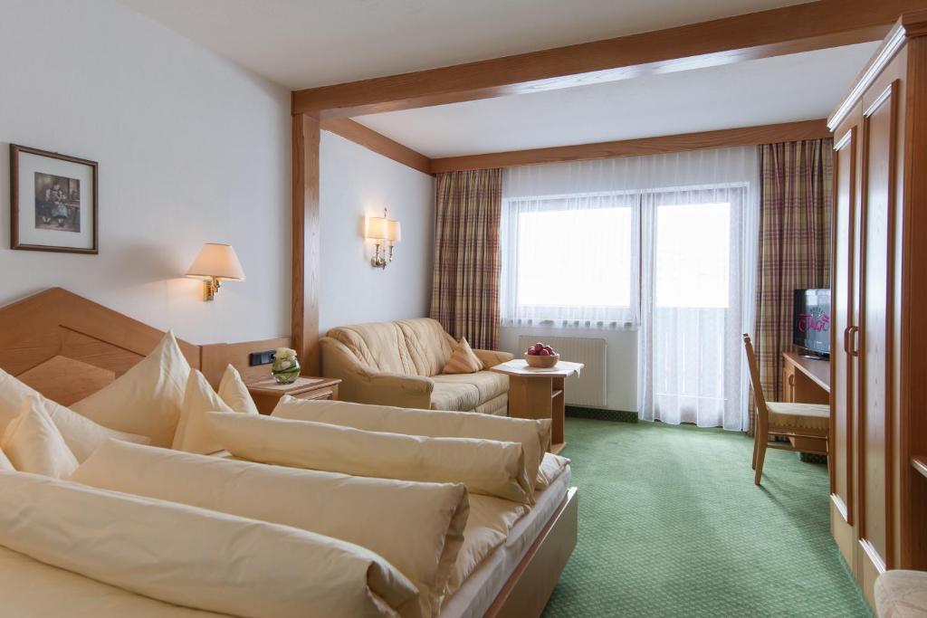 Hotel Jagdhof Bed & Breakfast Обергургл Стая снимка