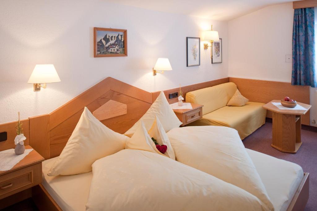 Hotel Jagdhof Bed & Breakfast Обергургл Стая снимка